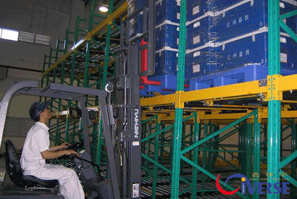 壓（yā）入式貨架